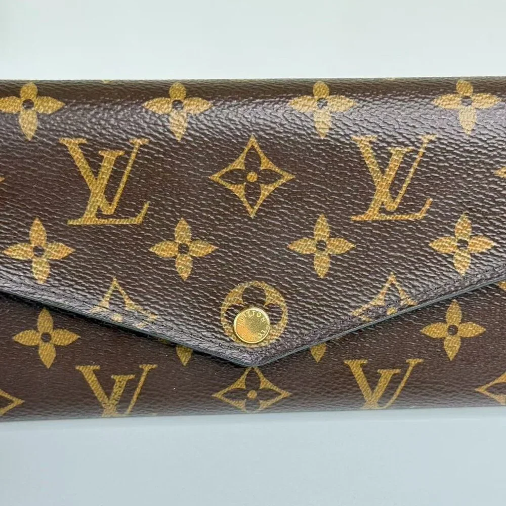 Louis Vuitton Monogram Canvas Wallet with Classic LV Logo Design